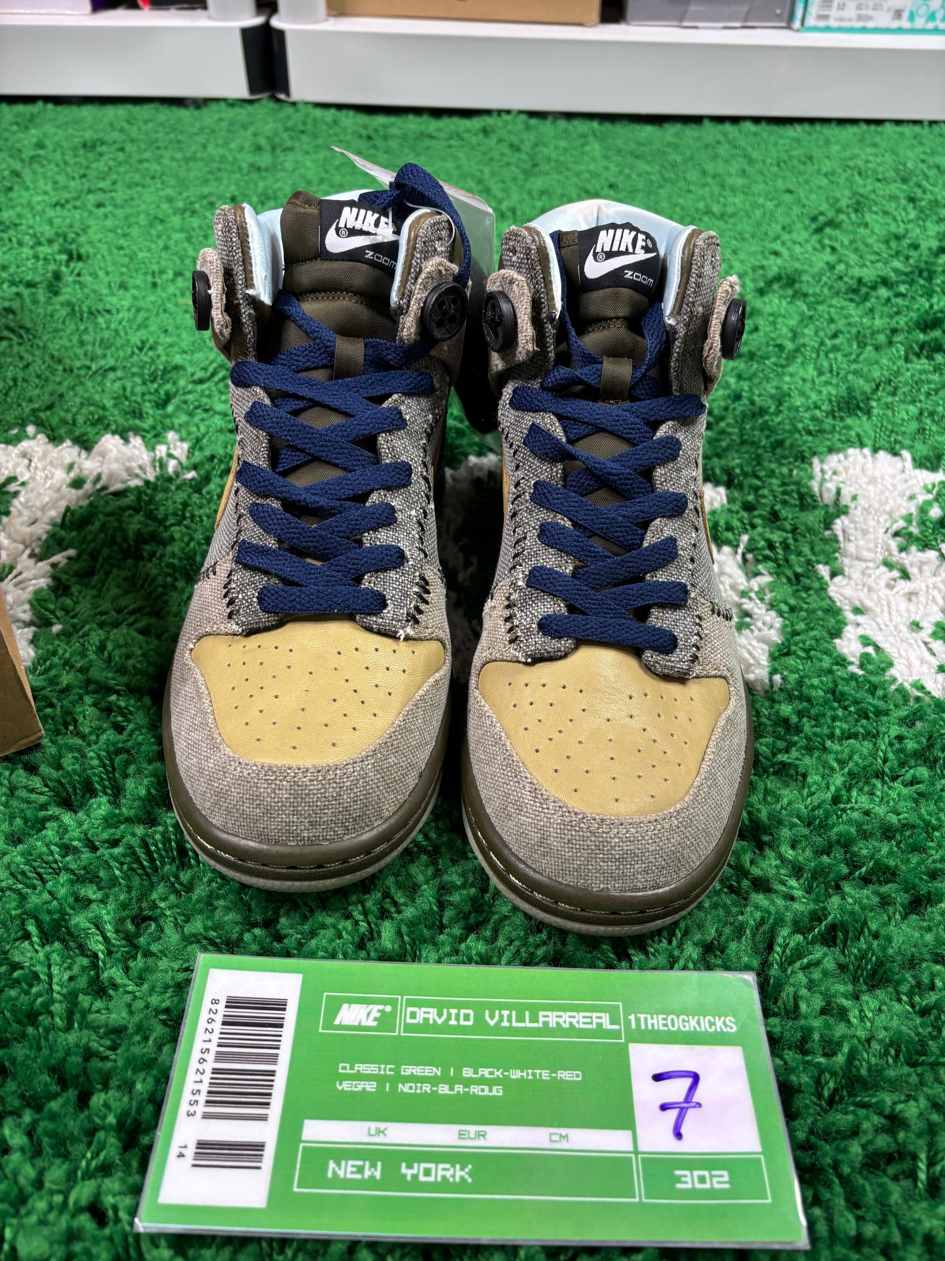Nike Coraline - Size 7
