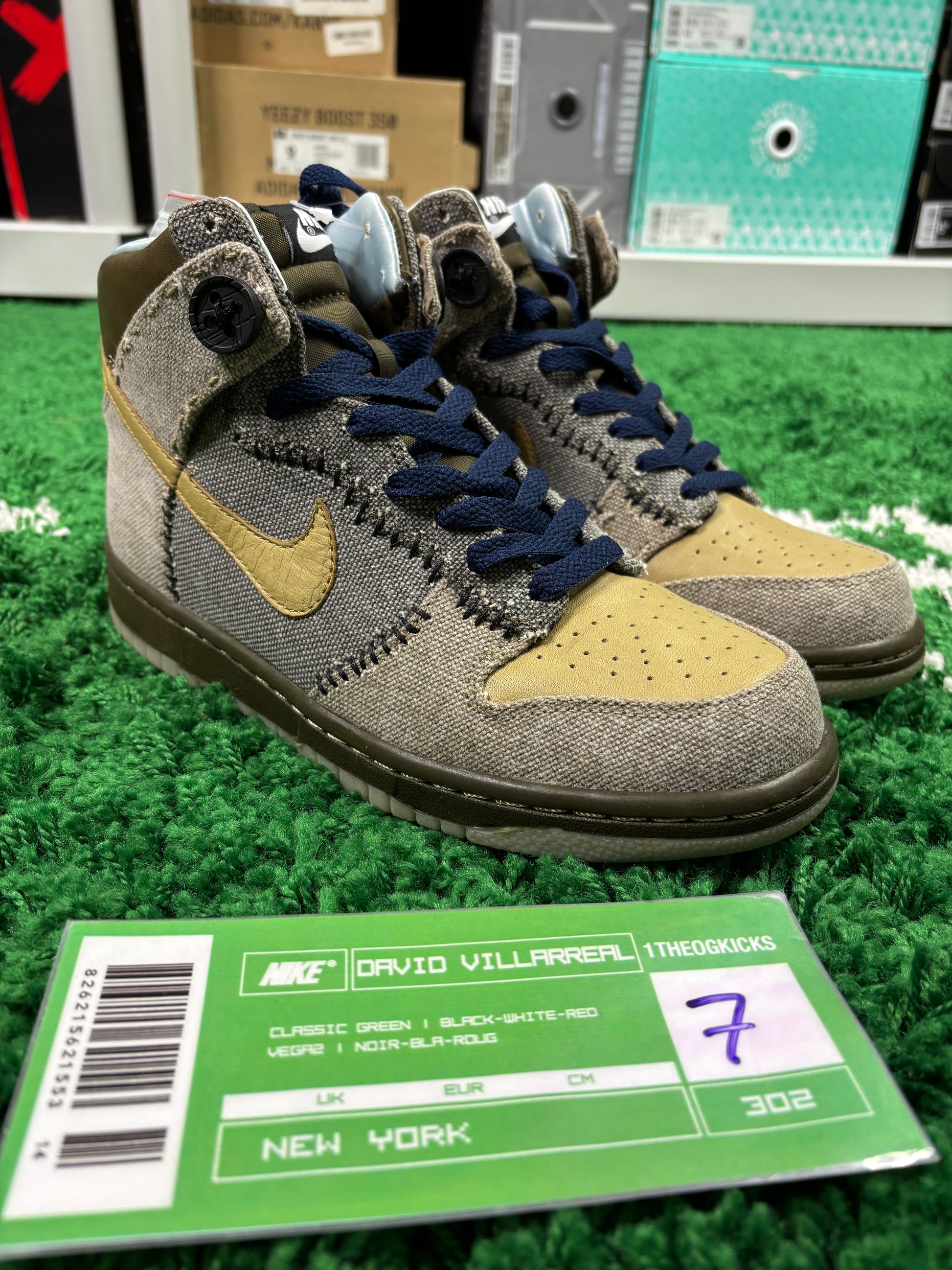 Nike Coraline - Size 7