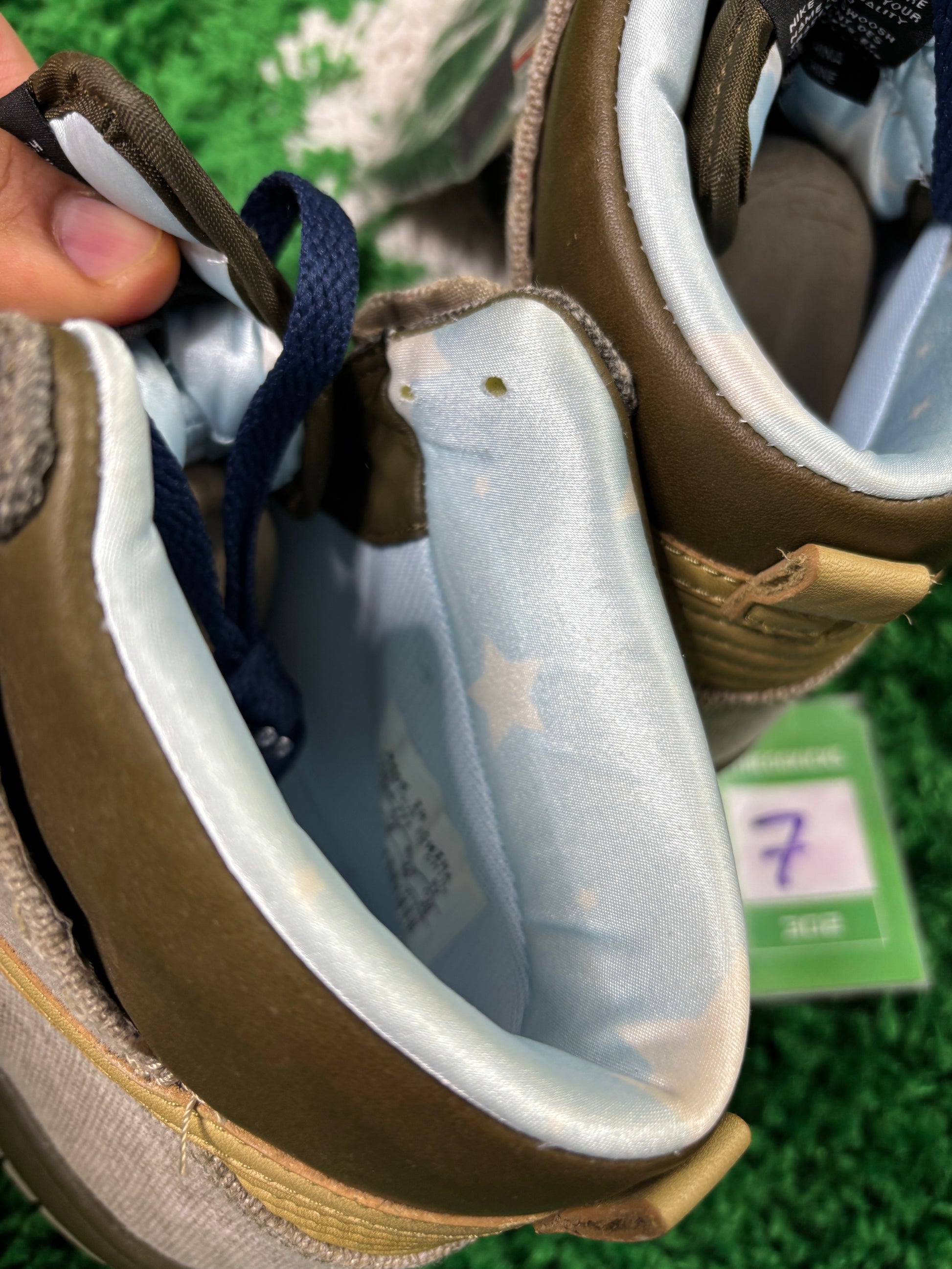 Nike Coraline - Size 7