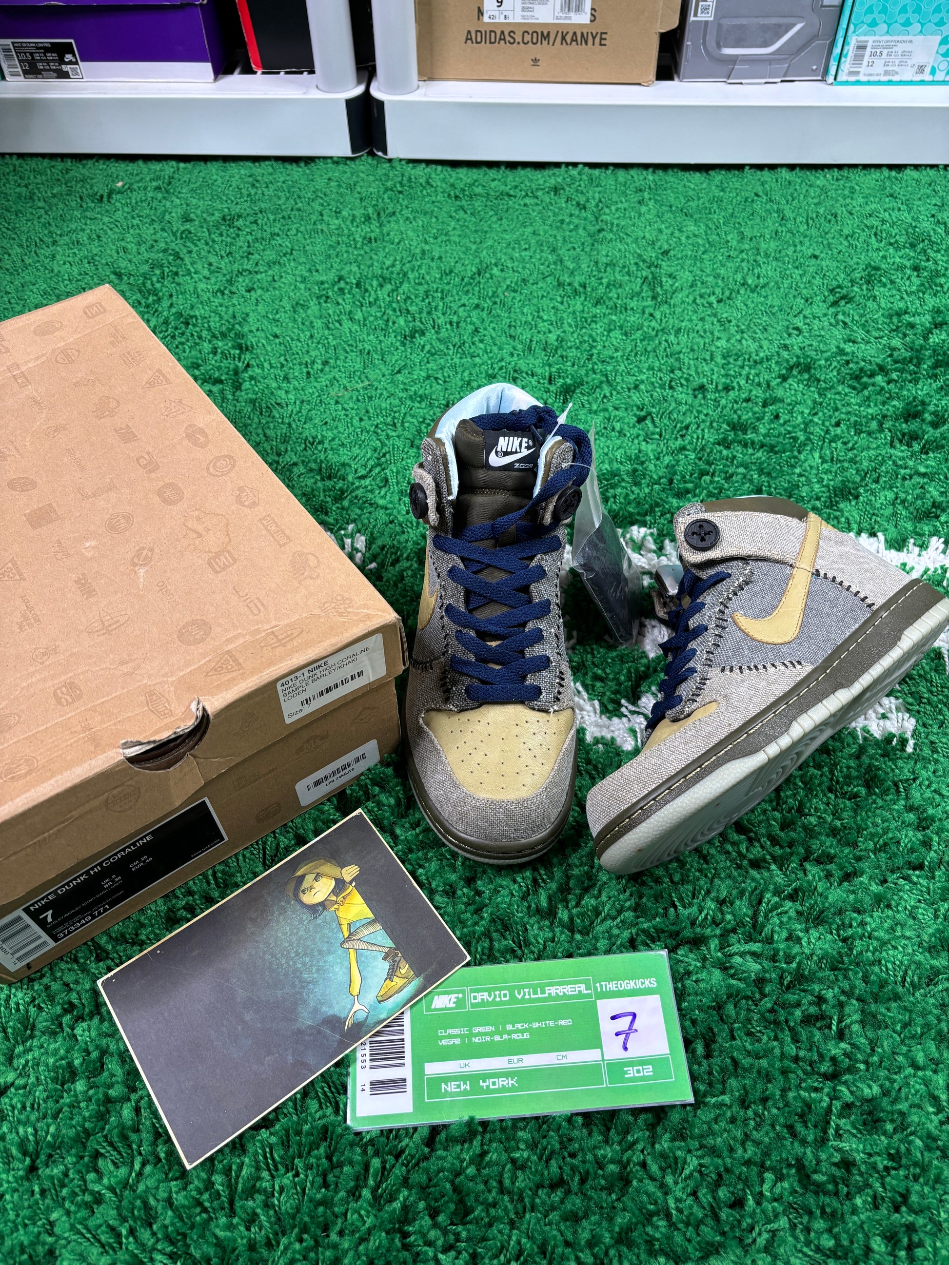Nike Coraline - Size 7