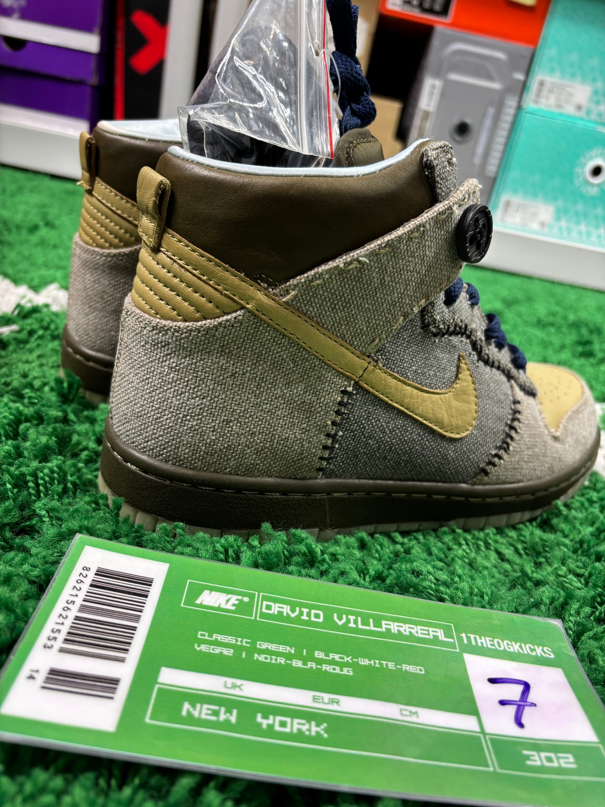 Nike Coraline - Size 7