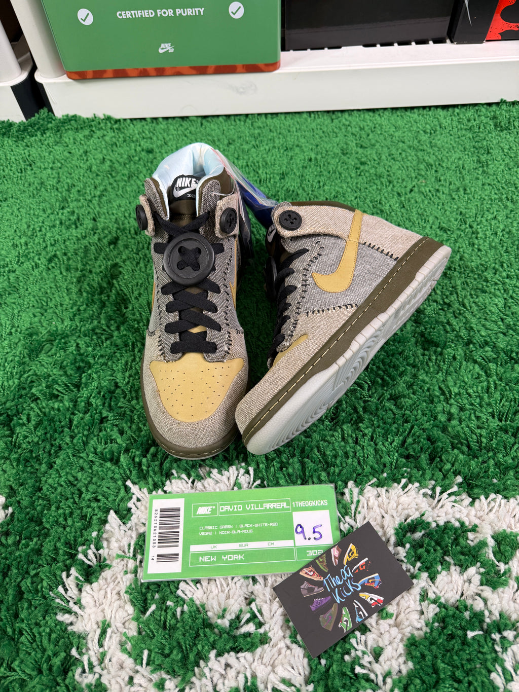 Nike Coraline Sp Big Button Pair - Size 9.5