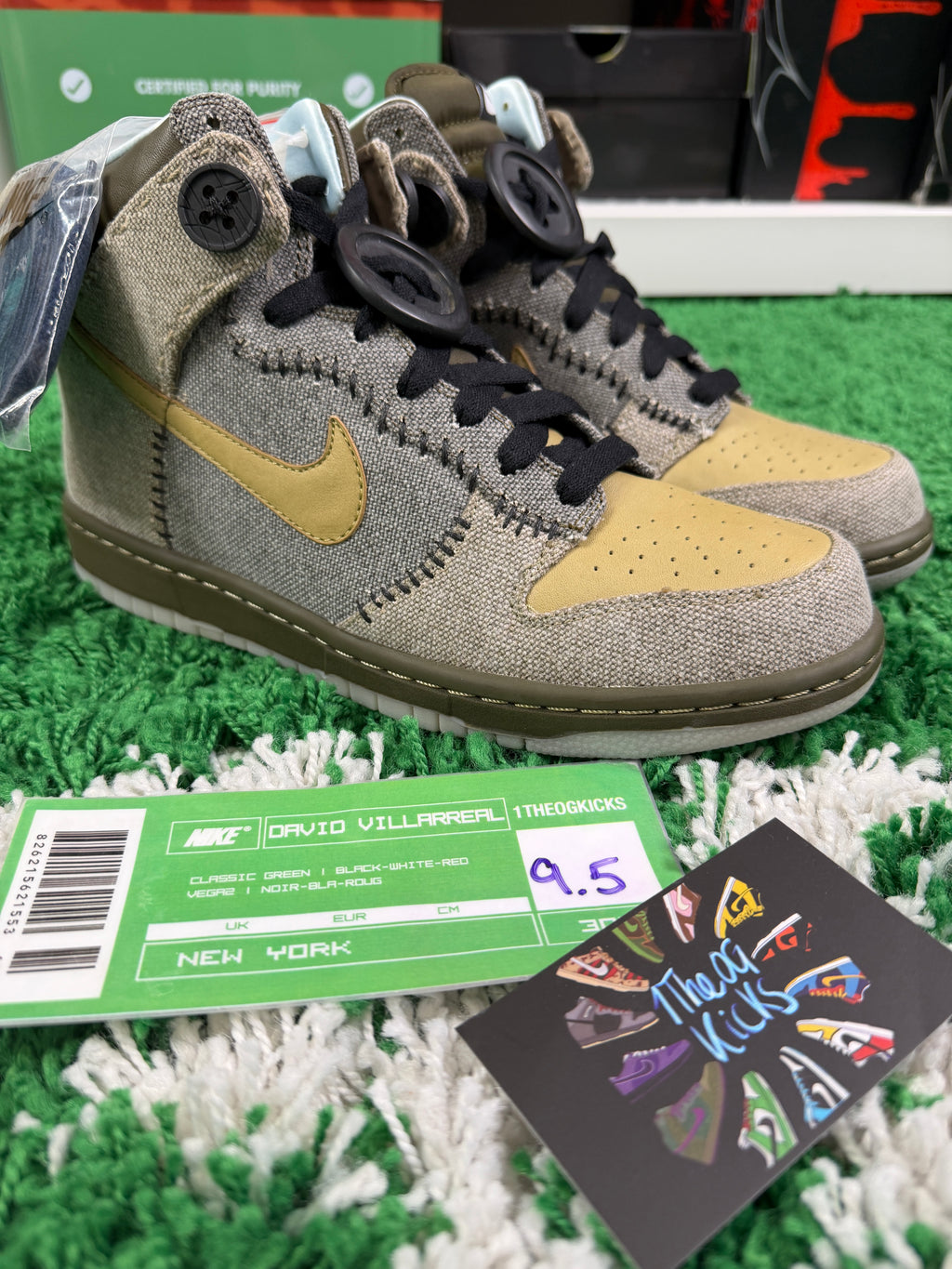 Nike Coraline Sp Big Button Pair - Size 9.5