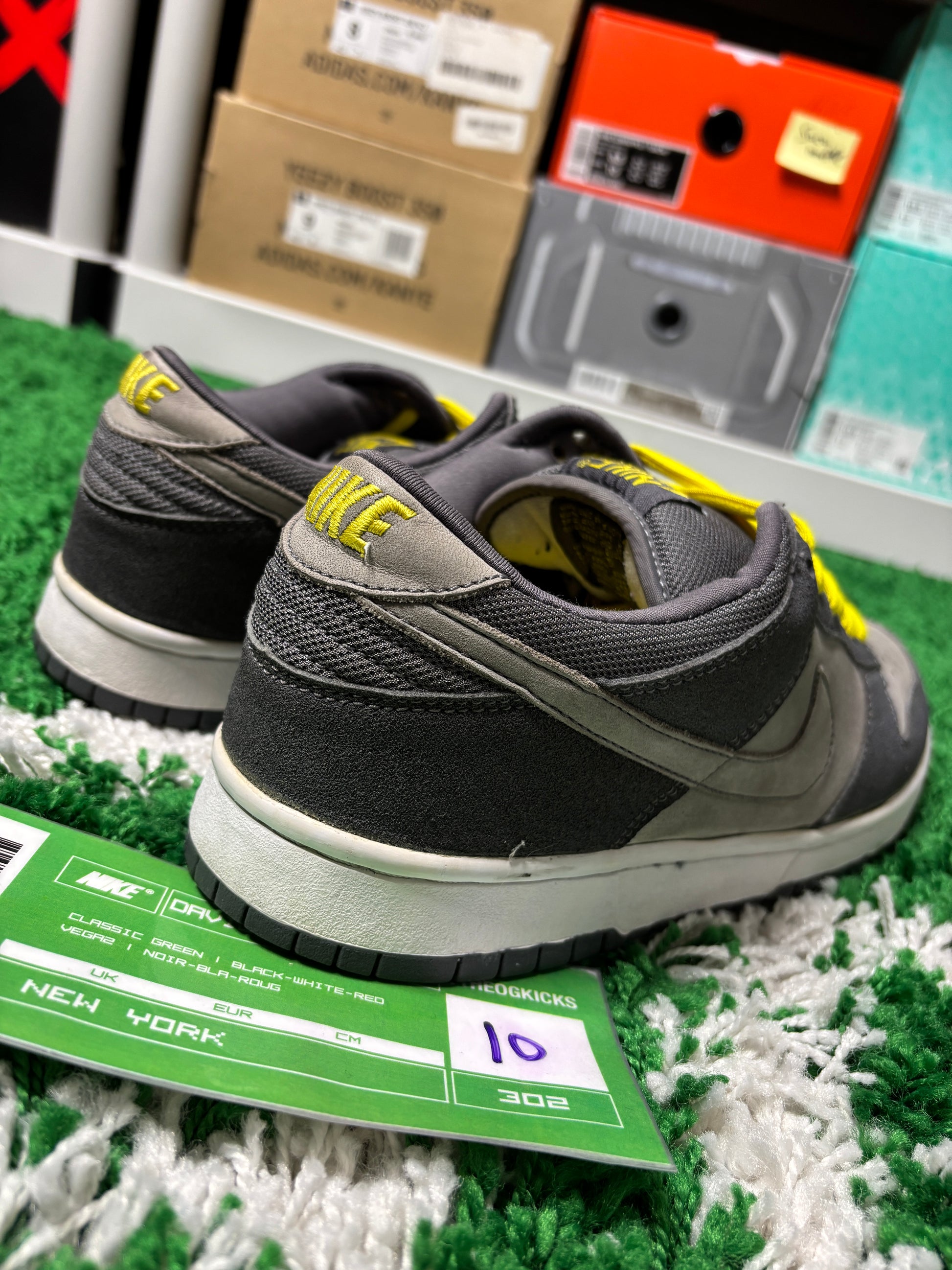 Nike Pro B Lightning - Size 10