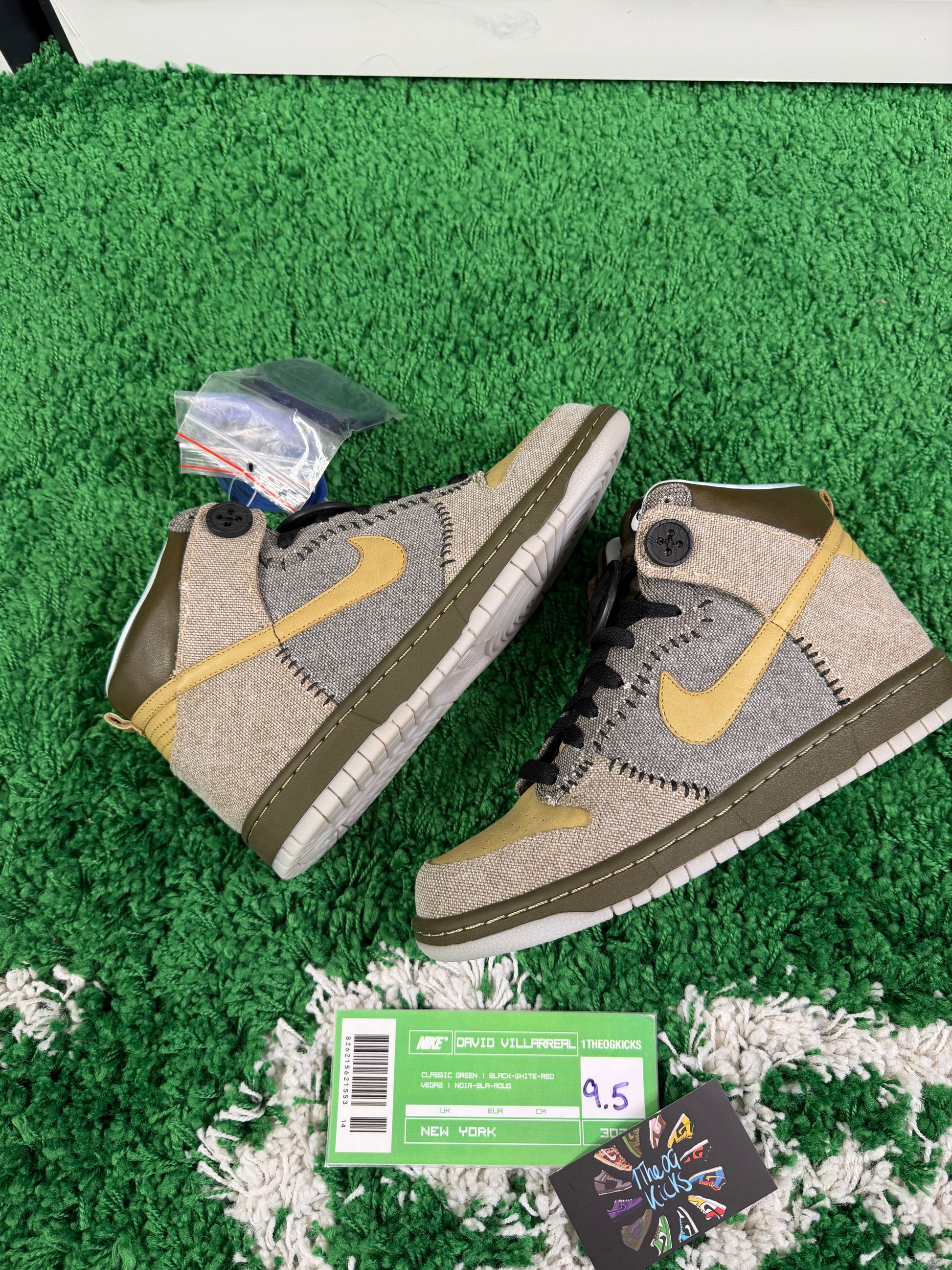 Nike Coraline Sp Big Button Pair - Size 9.5