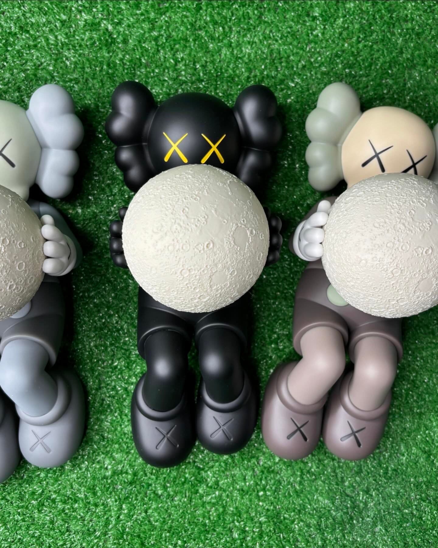 Kaws Holiday Shanghai Set