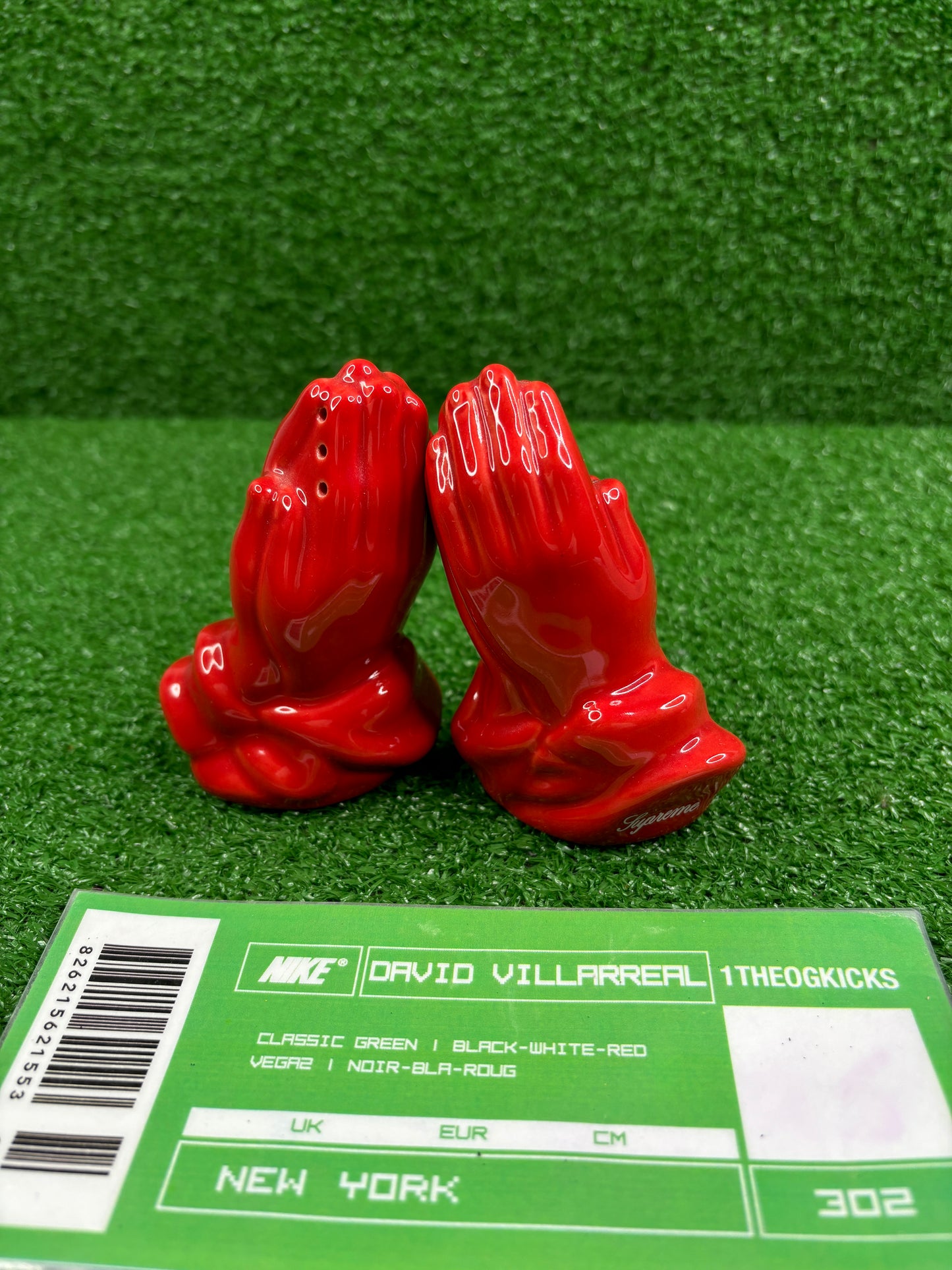 SS13 Salt & Pepper Shakers Red praying hand