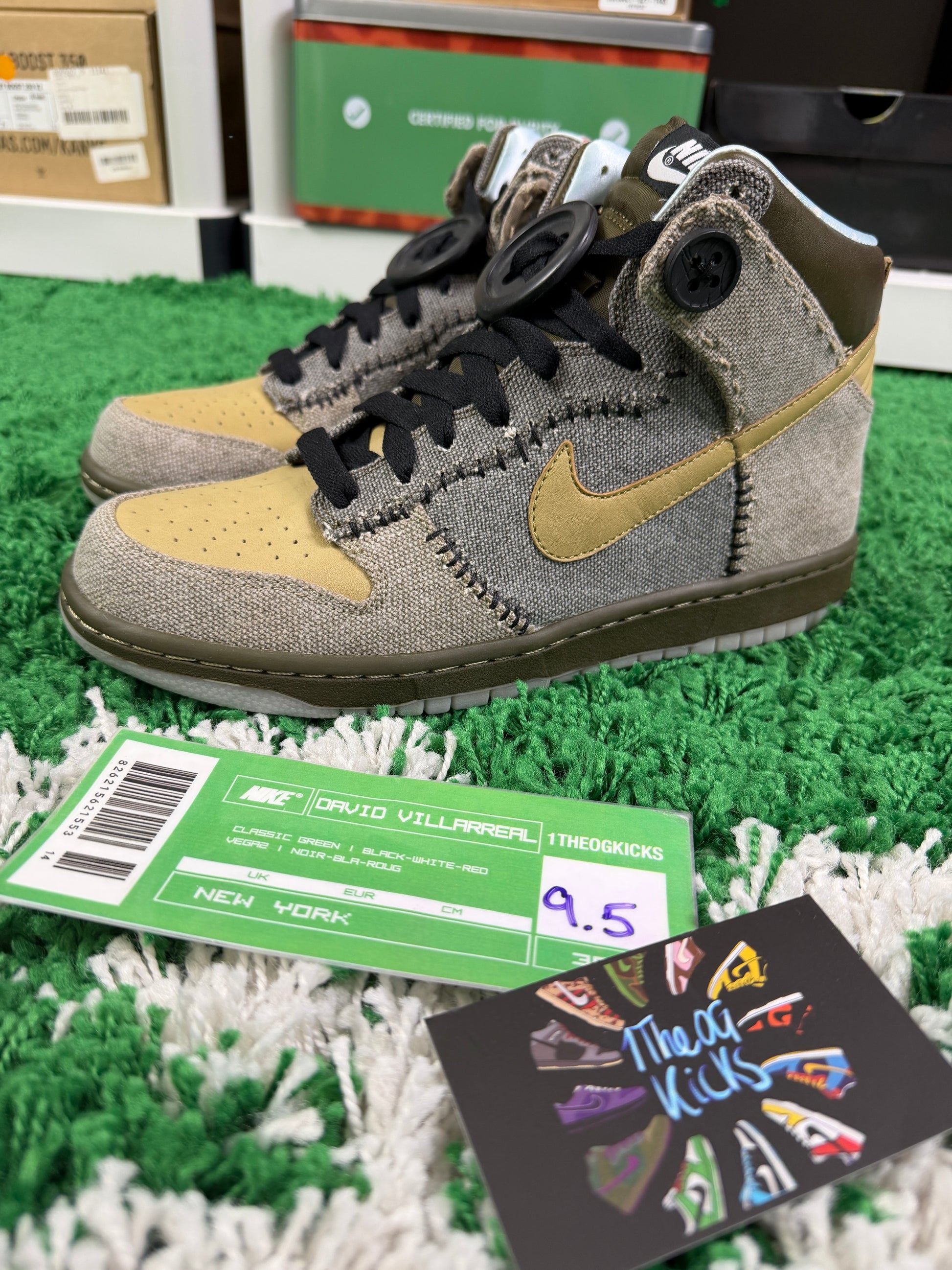 Nike Coraline Sp Big Button Pair - Size 9.5