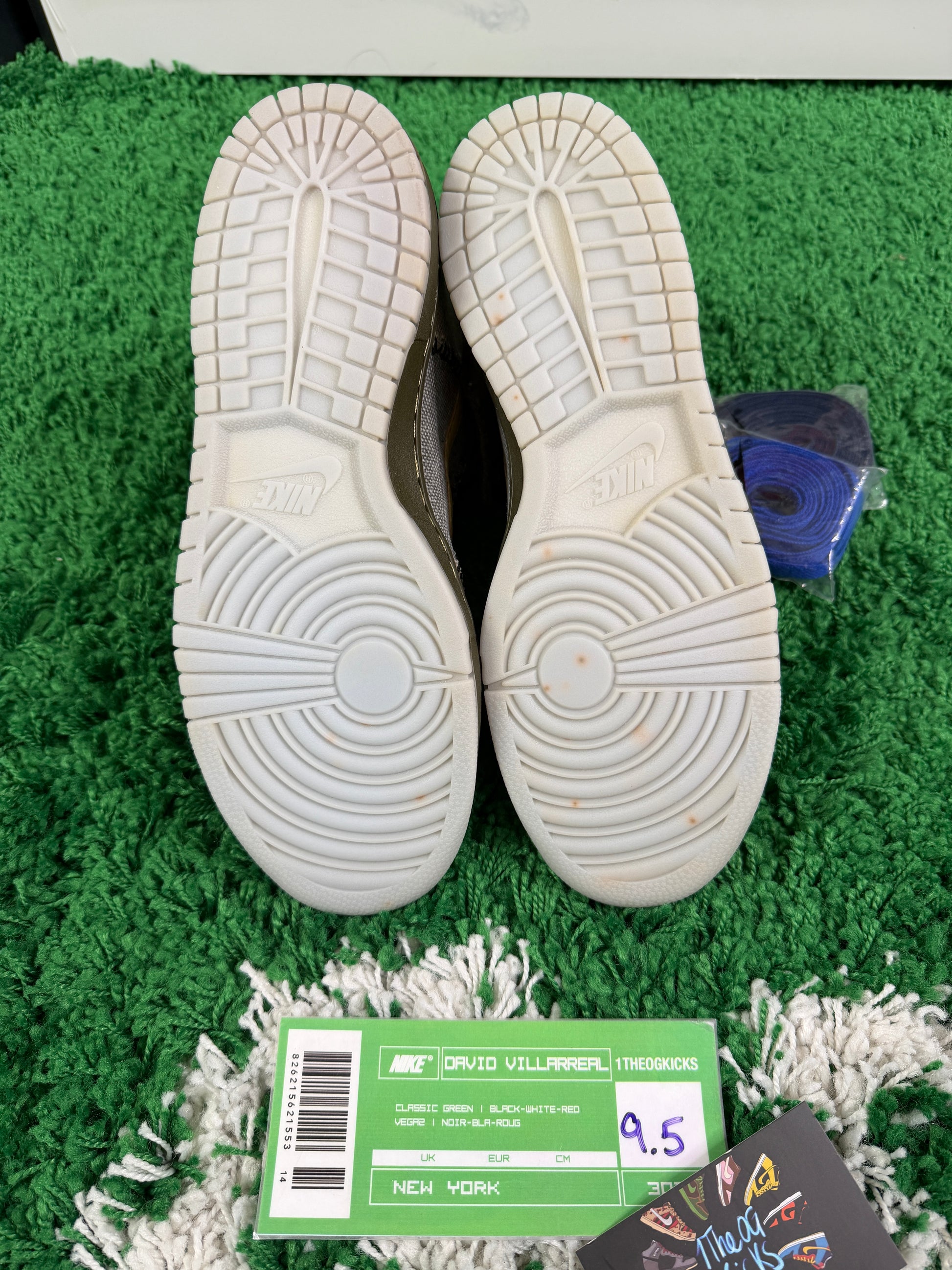 Nike Coraline Sp Big Button Pair - Size 9.5