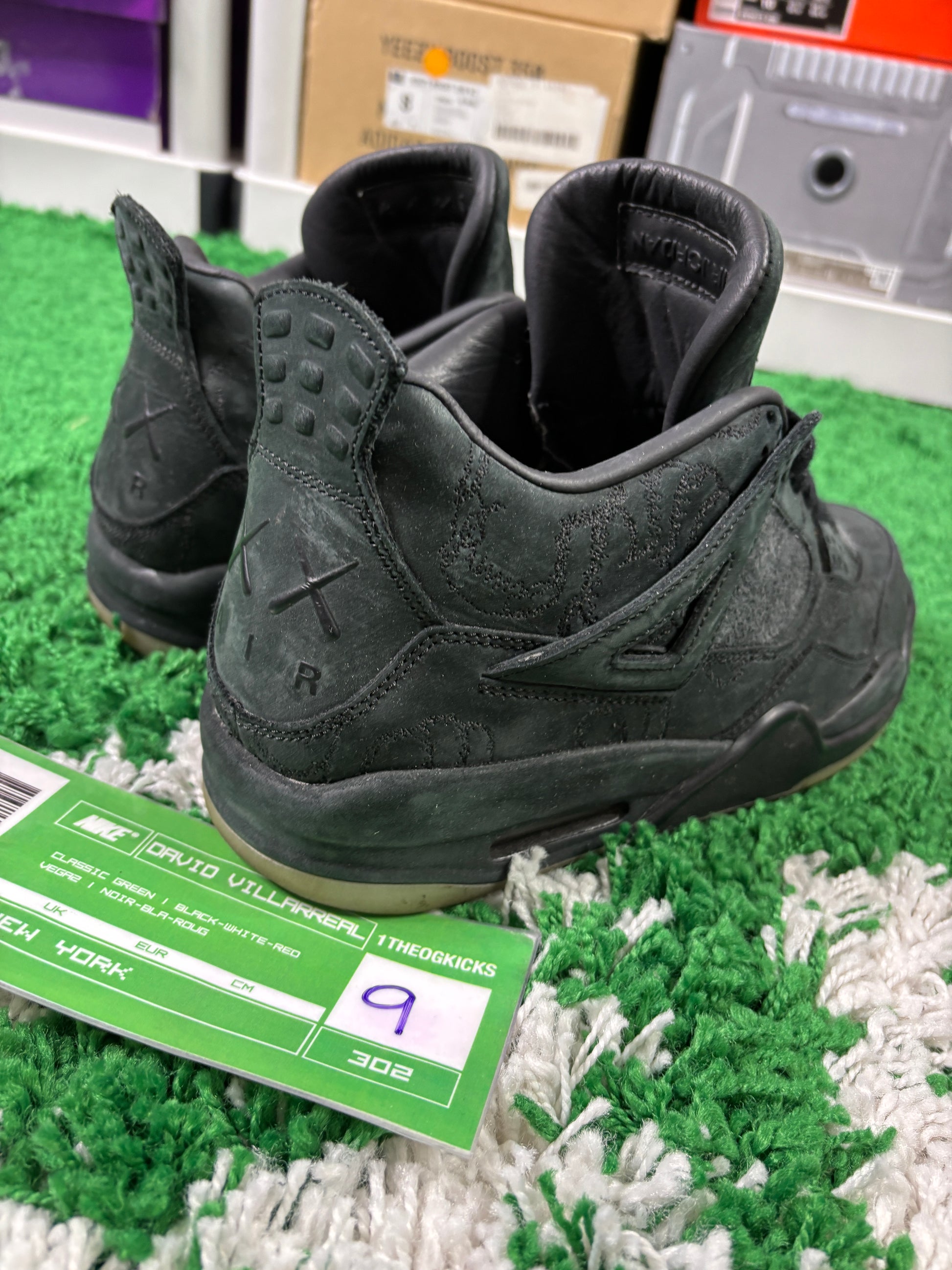 Jordan 4 Kaws Black - Size 9