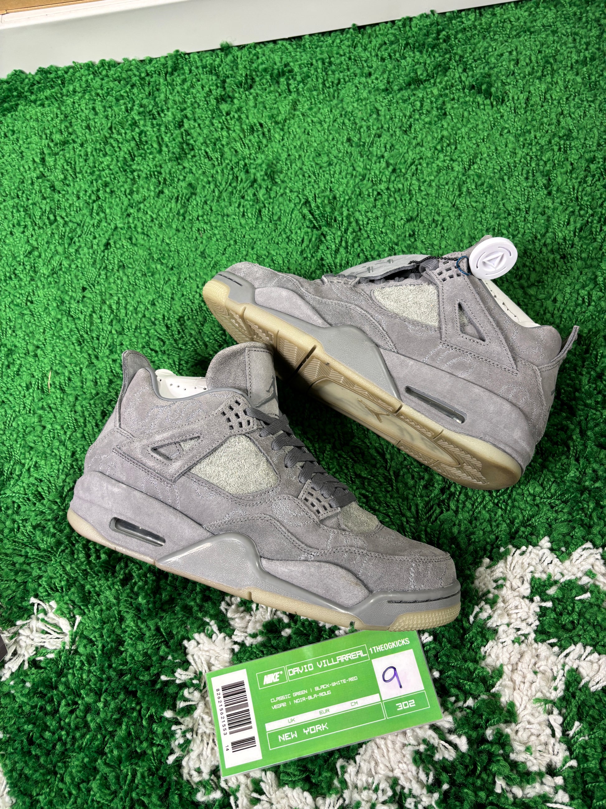 Jordan 4 Kaws Grey - Size 9