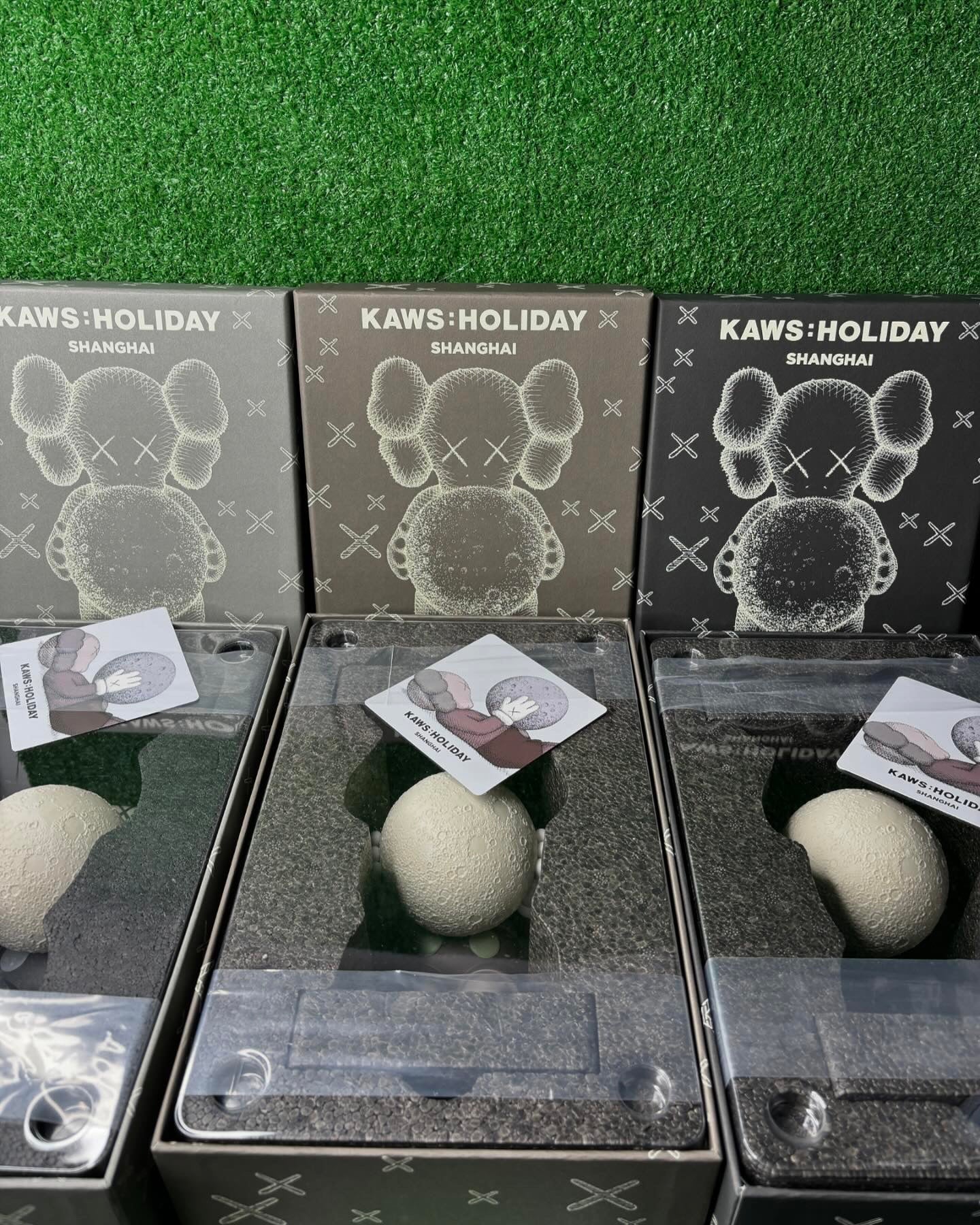 Kaws Holiday Shanghai Set