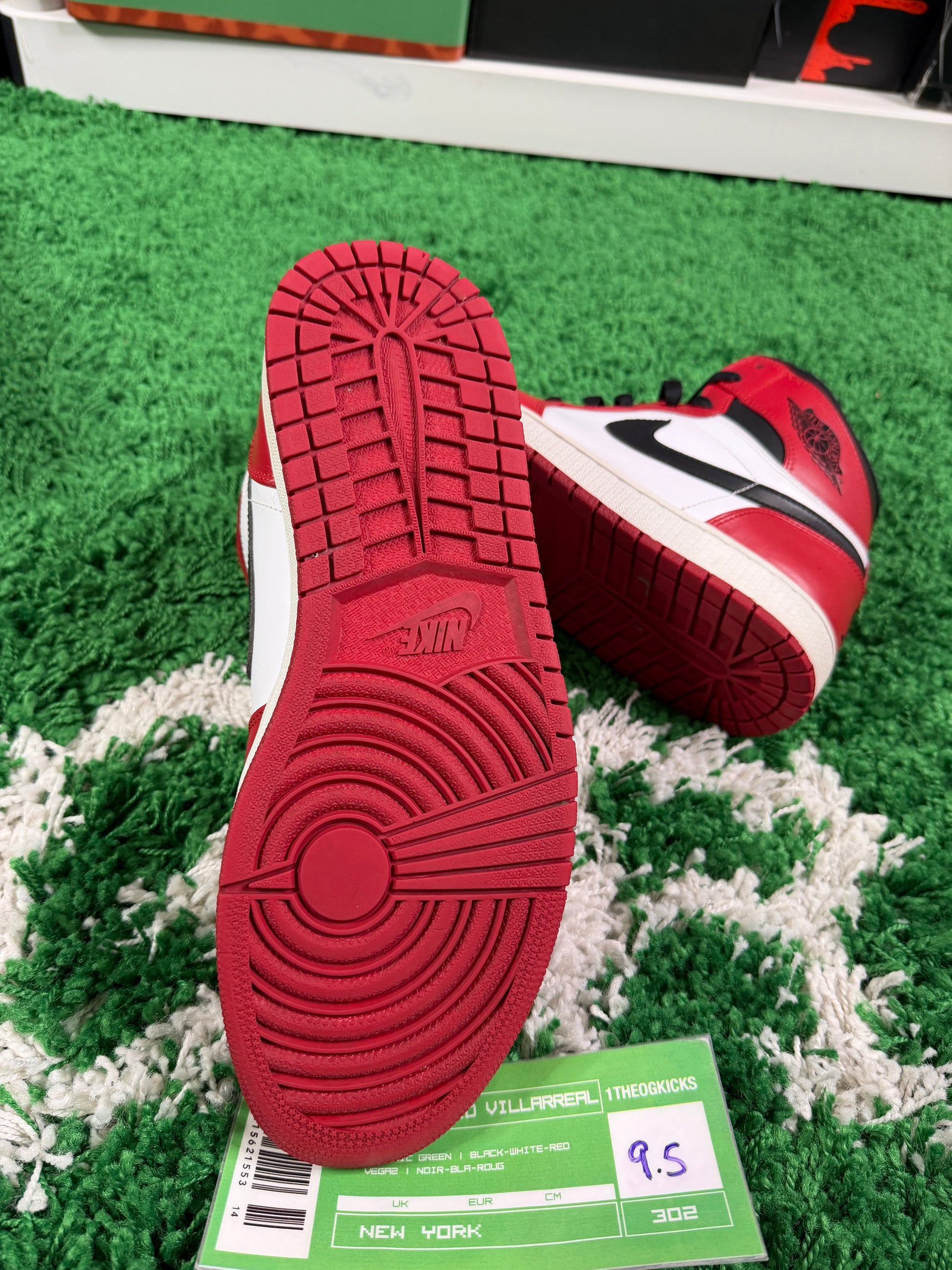 Air Jordan 1 Chicago - Size 9.5