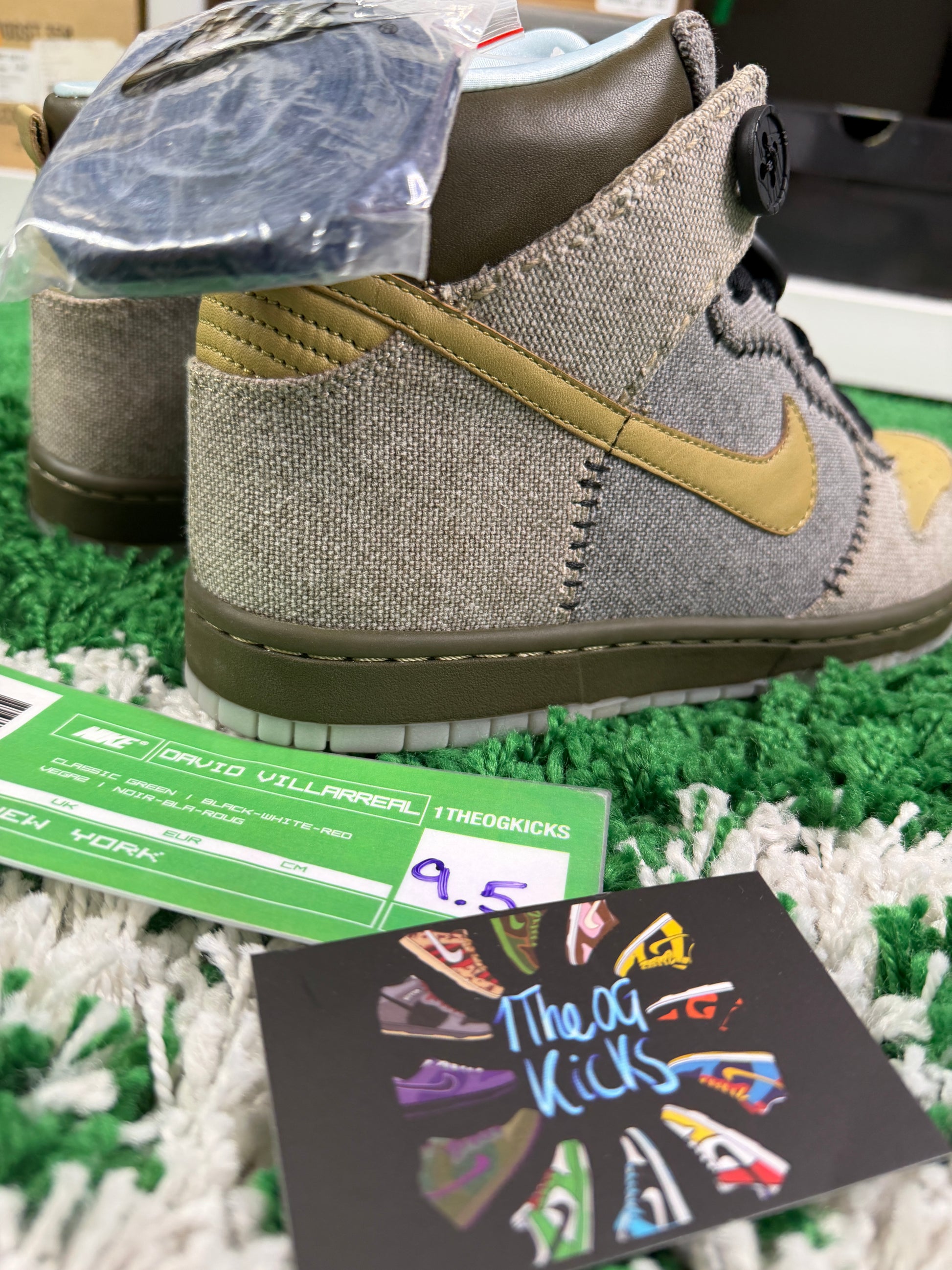 Nike Coraline Sp Big Button Pair - Size 9.5