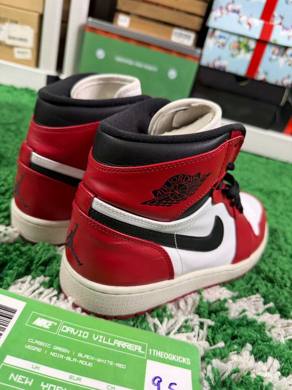 Air Jordan 1 Chicago - Size 9.5