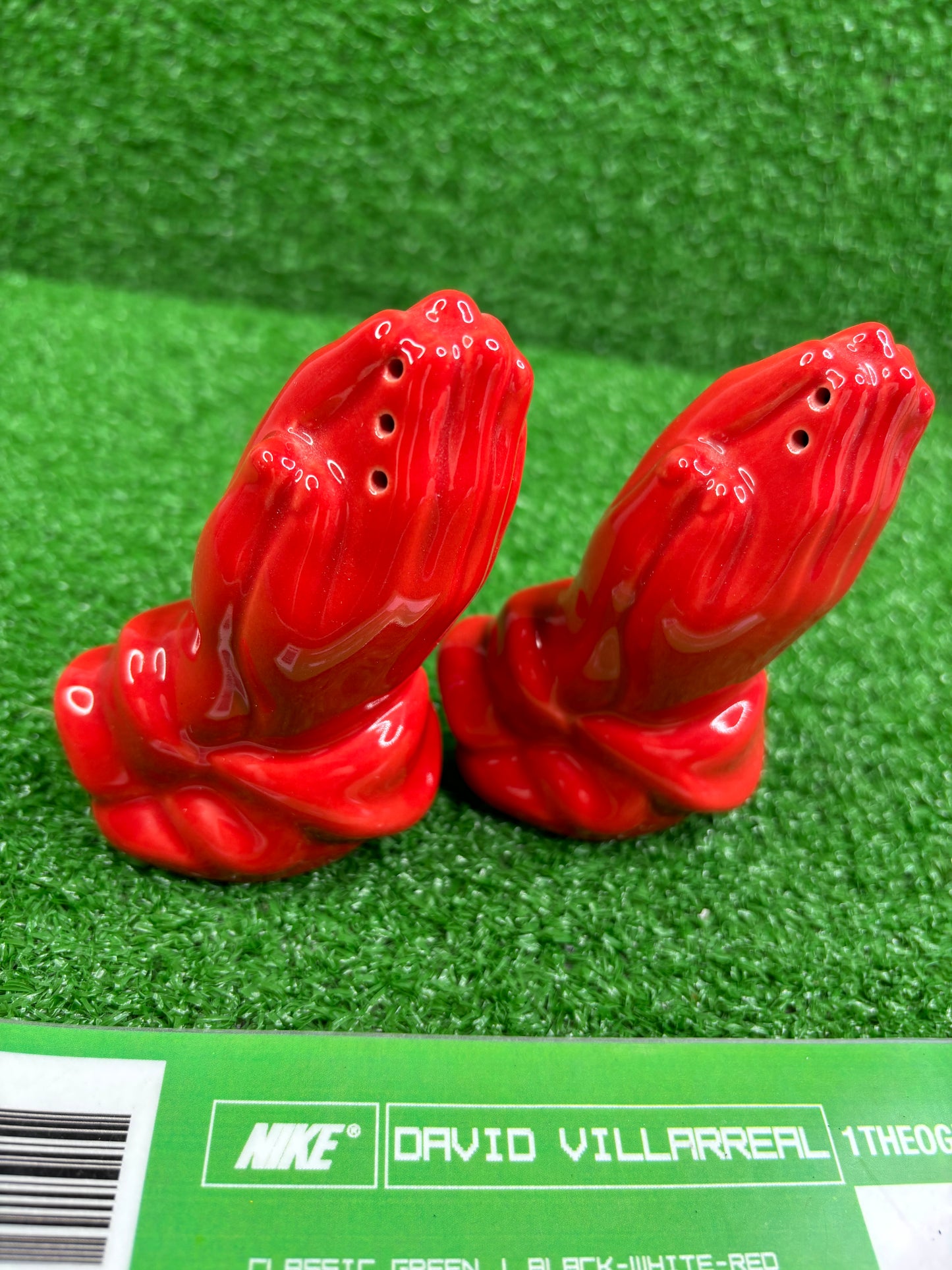 SS13 Salt & Pepper Shakers Red praying hand