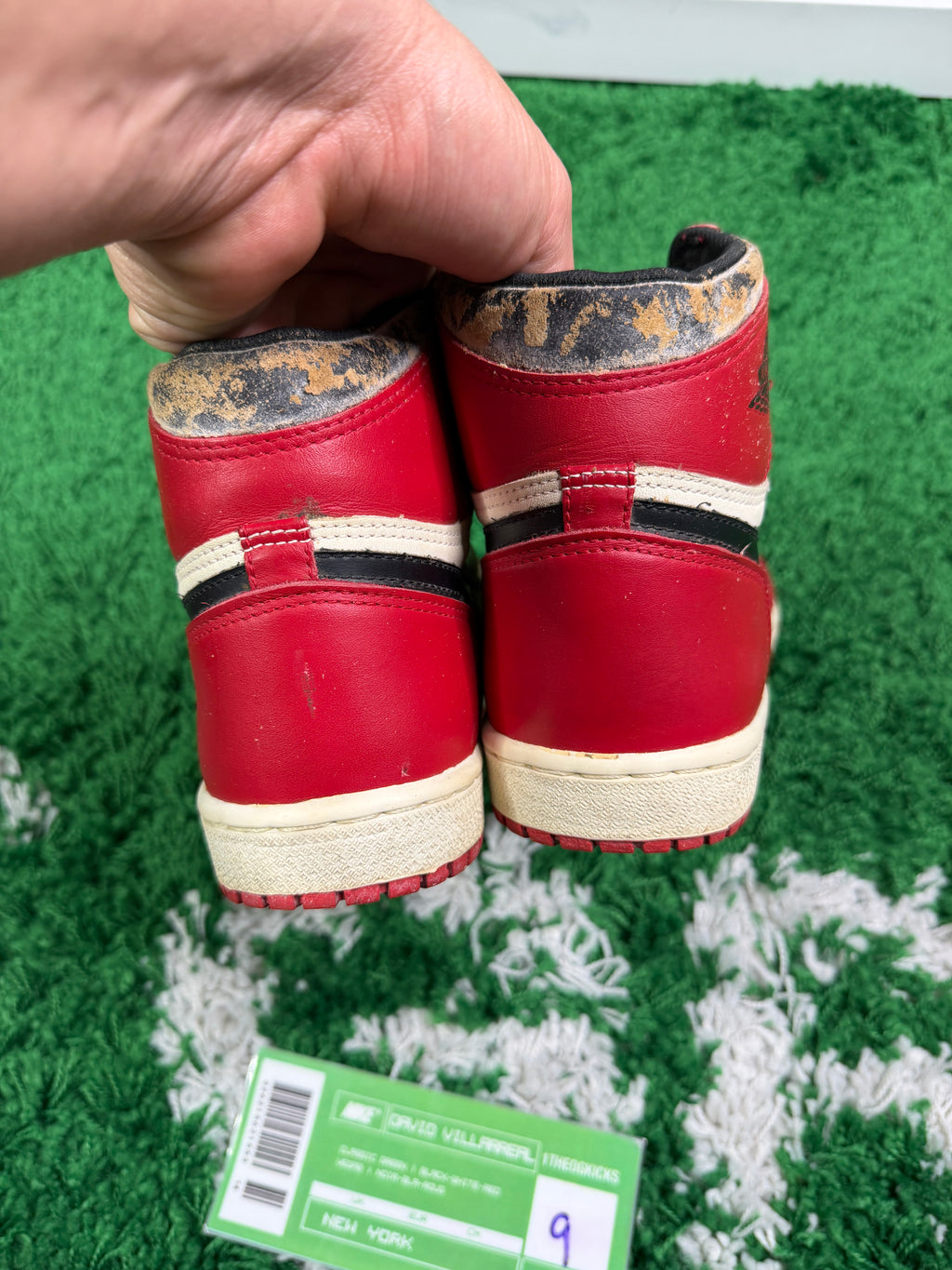 Air Jordan 1 Chicago 1985 - Size 9