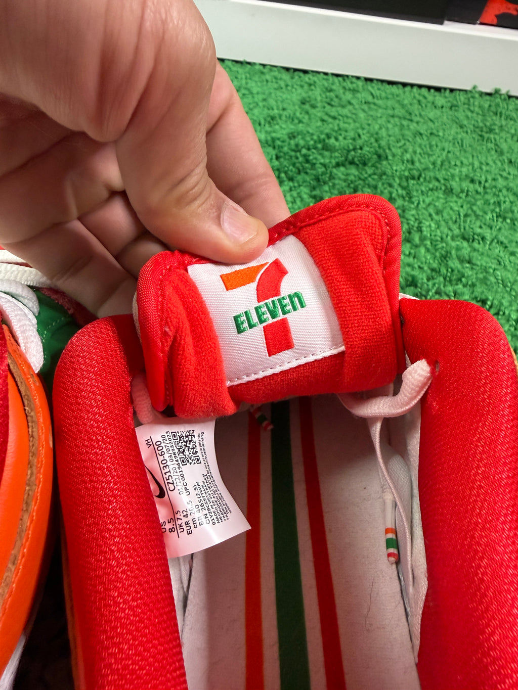 Nike Sb 7/11 - Size 8.5