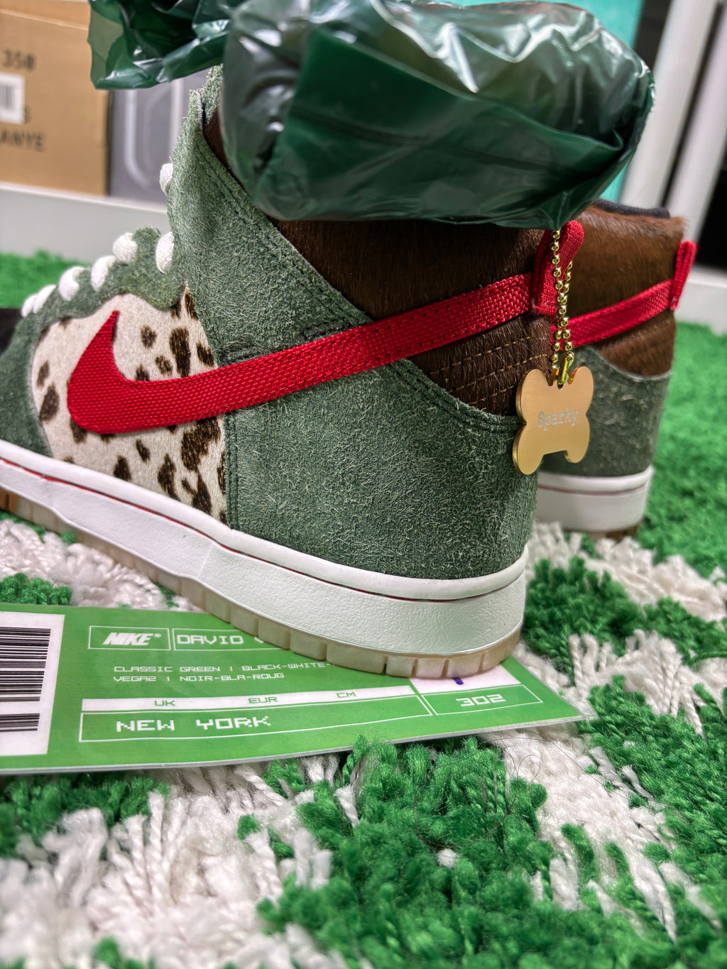 Nike Sb Dog Walkers Special Box W/ Leash - Size 9